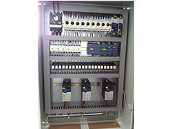 1463730584133184.jpg 加拿大凍干生產(chǎn)線洗盤機(jī).JPG