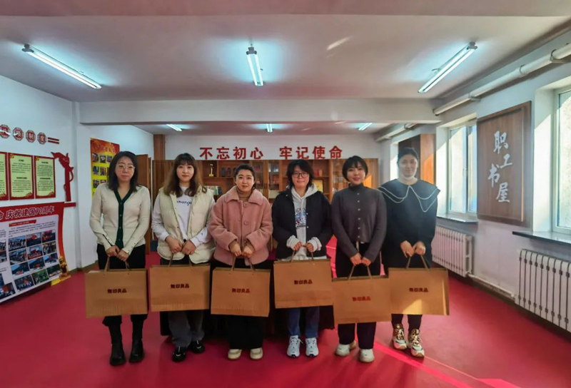 巾幗擔(dān)重任 建功新時(shí)代 ——公司工會祝廣大女職工節(jié)日快樂(圖1)